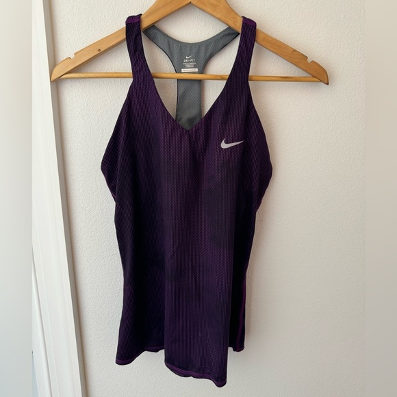 Nike Tops - • Nike • Women’s Workout Tank Size Small